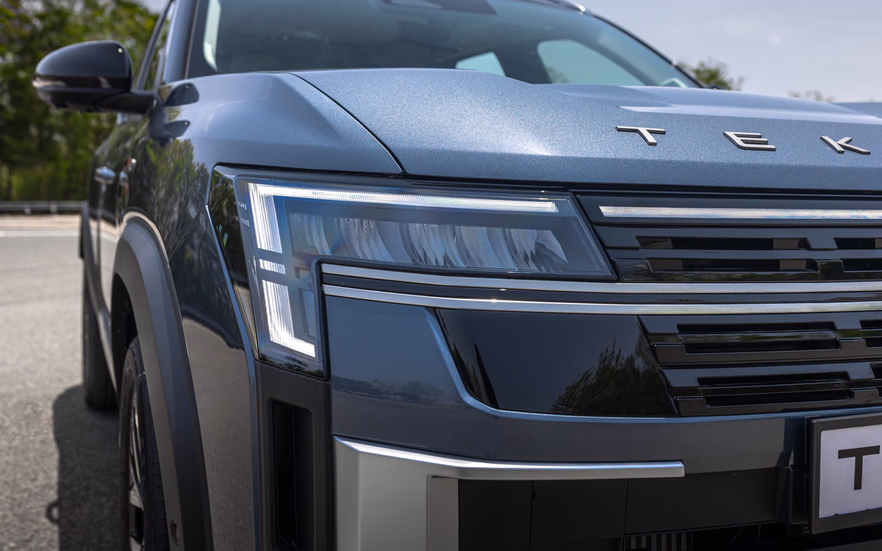 Nissan Tekton Exterior #2