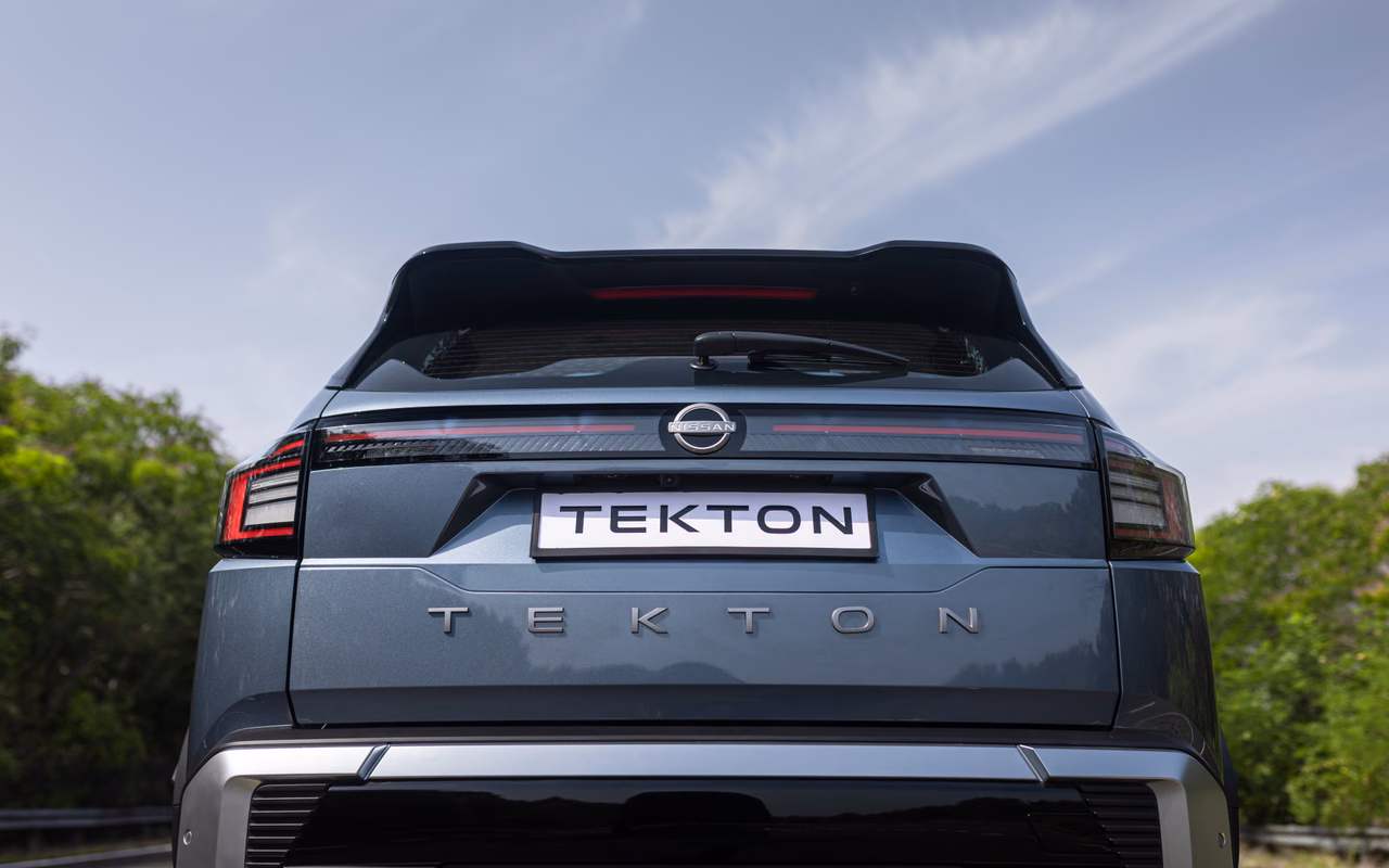 Nissan Tekton Exterior #6