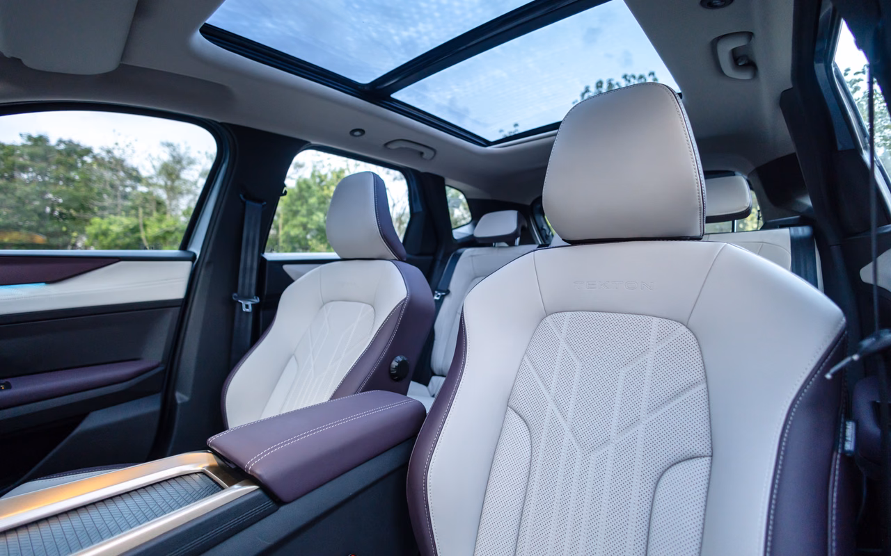 Nissan Tekton Interior #3