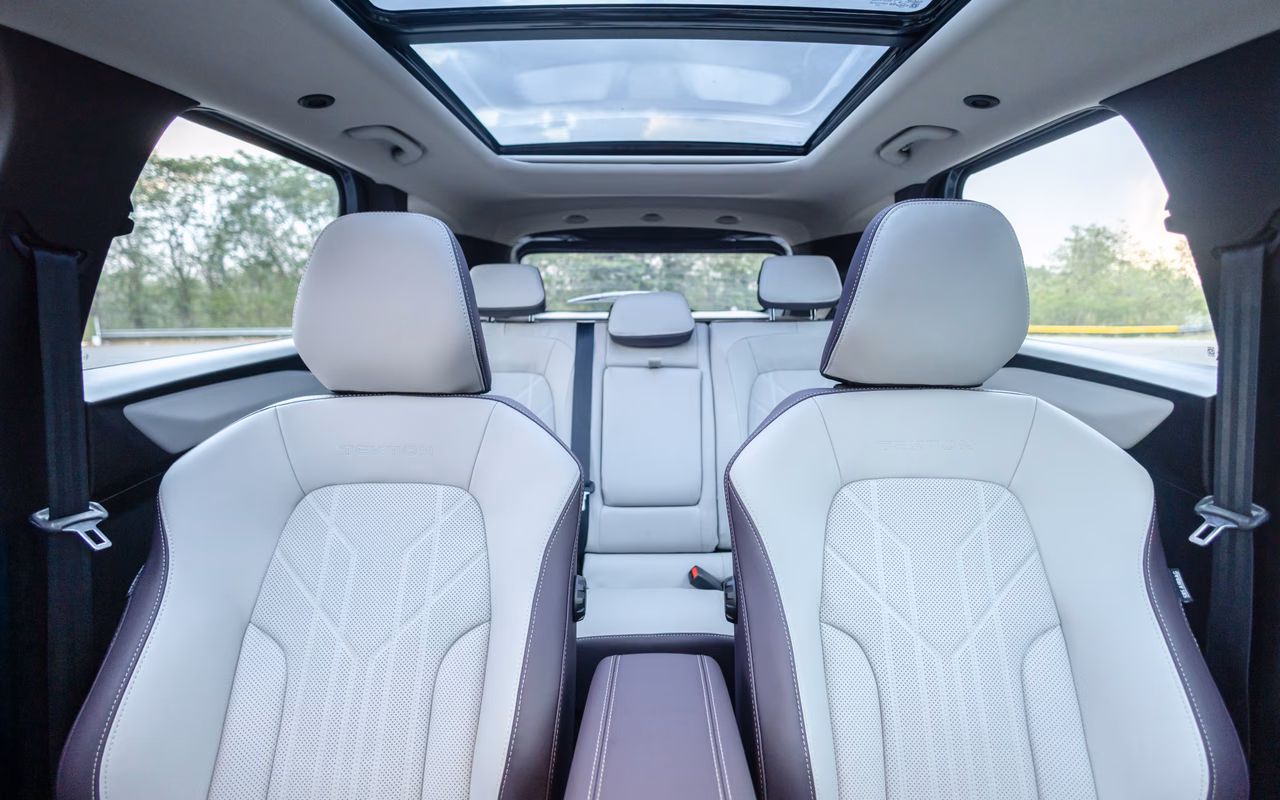 Nissan Tekton Interior #4
