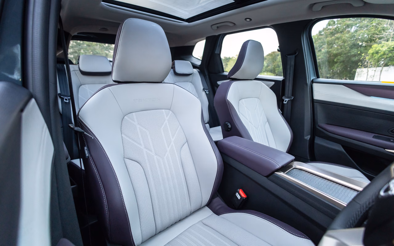 Nissan Tekton Interior #5