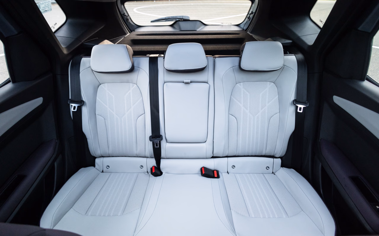Nissan Tekton Interior #6