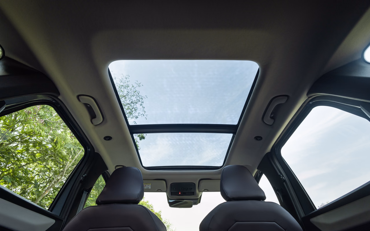 Nissan Tekton Interior #9